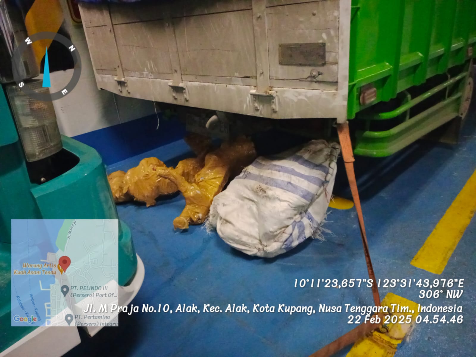 BBKSDA NTT DAN BKHIT NTT MELAKUKAN PENGAWASAN DAN PENGAMANAN LALU LINTAS TSL DI PELABUHAN TENAU, BOLOK DAN WAINGAPU