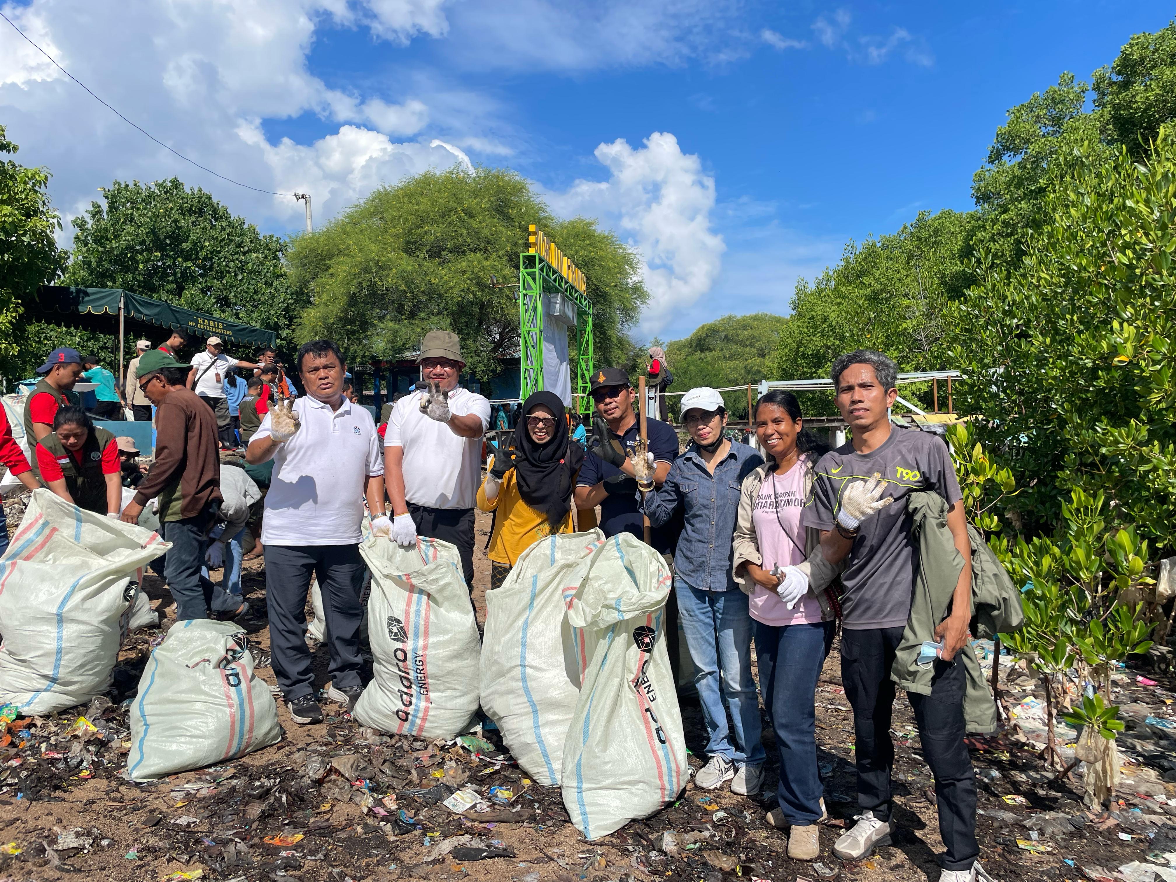 AKSI MANGROVE BEBAS SAMPAH DI OESAPA BARAT: LANGKAH NYATA PEDULI LINGKUNGAN