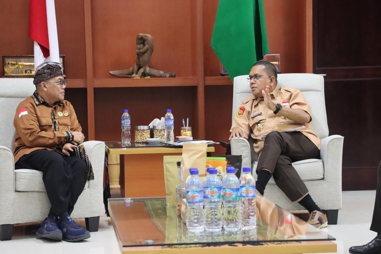 Audiensi BBKSDA NTT selaku Koordinator UPT bersama Kepala Dinas LHK dan UPT Lingkup Kemenhut kepada Gubernur NTT